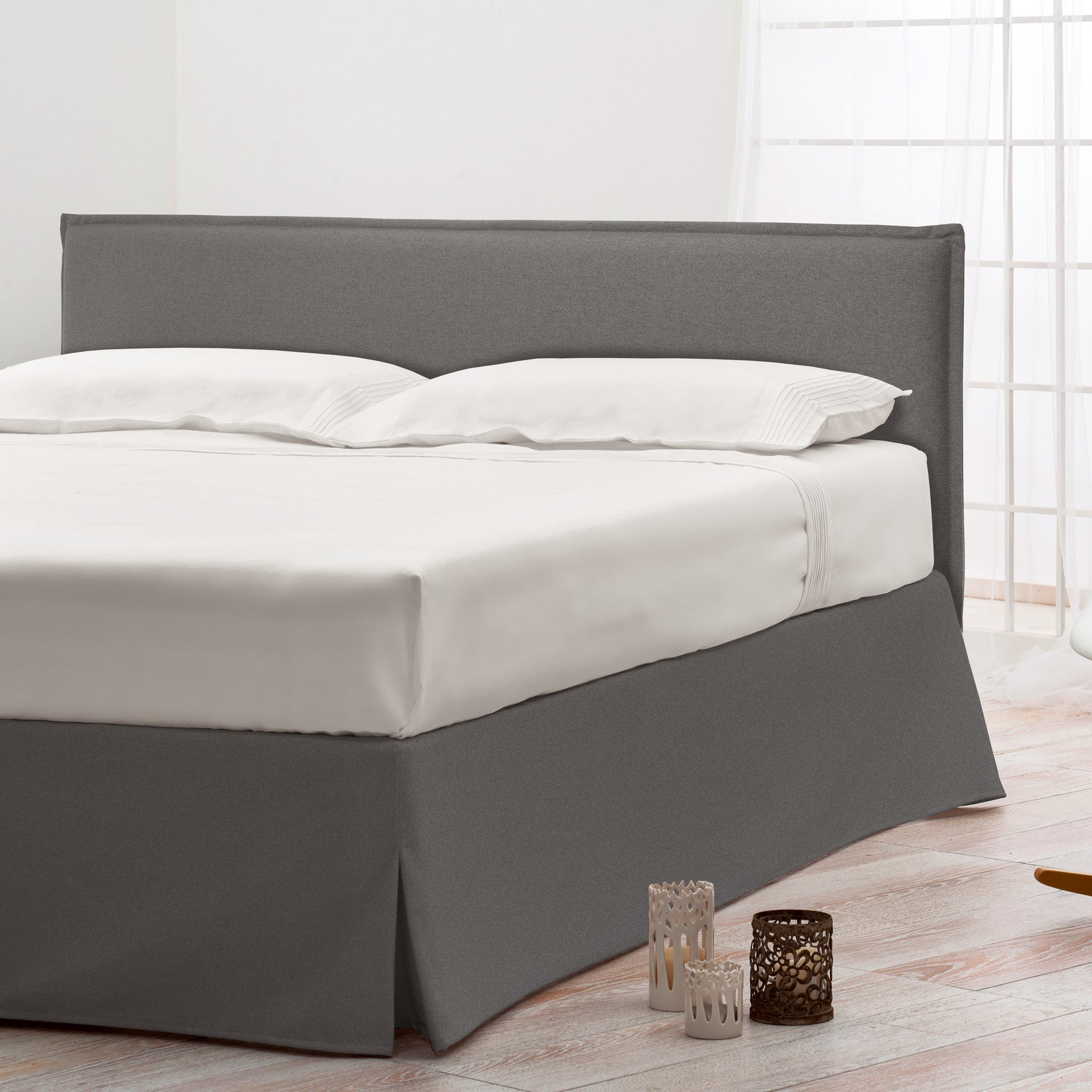Bed skirt for store bed with slats
